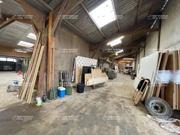 Local d'activité 440 m²