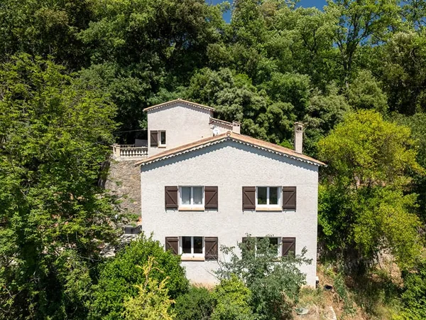 A VENDRE EN EXCLUSIVITE ! Draguignan - 6 pièces, 4 chambres, grand terrain