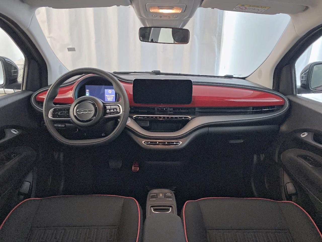 Fiat 500 3+1 e 118 ch red — photo 8