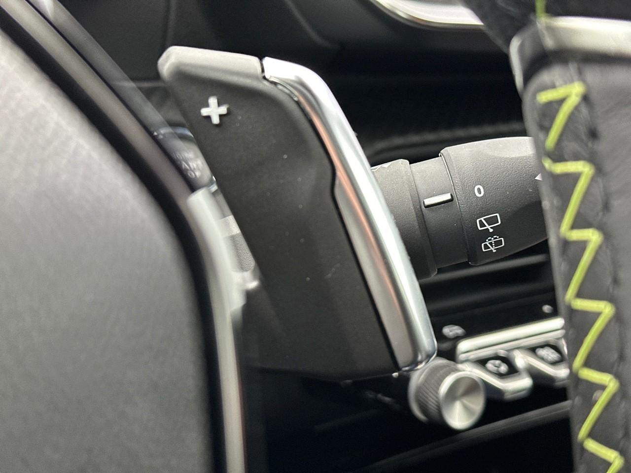 Peugeot 208 hybrid 145 e-dcs6 gt — photo 18