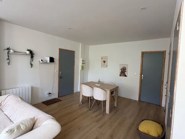 F2 entièrement rénové avec jardin