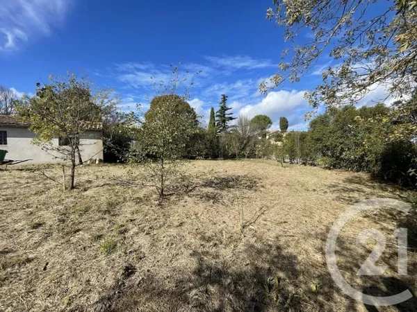 Terrain 891 m²