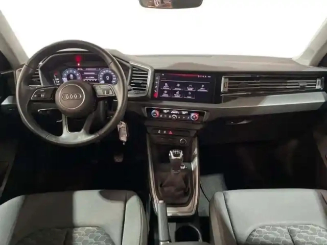 Audi A1 25 tfsi 95 ch bvm5 advanced — photo 8