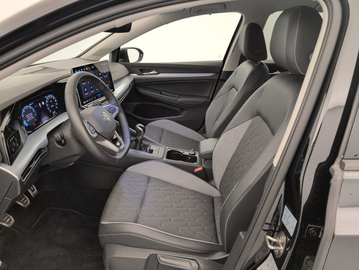 Volkswagen Golf 8 — photo 16