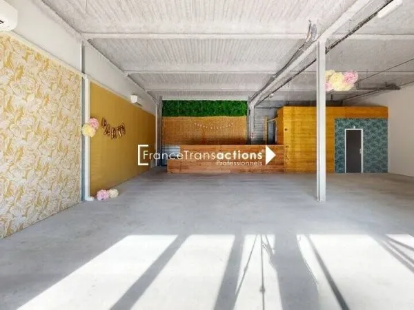 Local commercial 180 m²