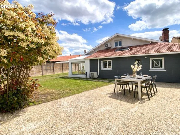 Maison avec garage et véranda