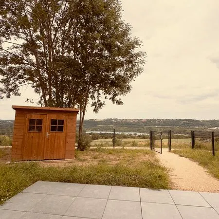 T3 BIS Rez-de-jardin 80 m² avec grand jardin sans vis-à-vis — Montagny (69)