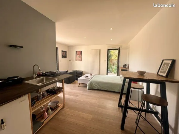🏡 Studio meublé 27 m² à Clisson - Jardin, bassin, piscine & parking