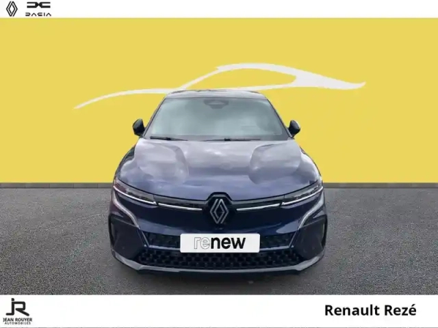 Renault Megane e-tech electric ev60 220ch iconic super charge -b — photo 9