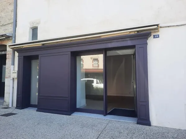Local commercial 2 pièces 61 m²