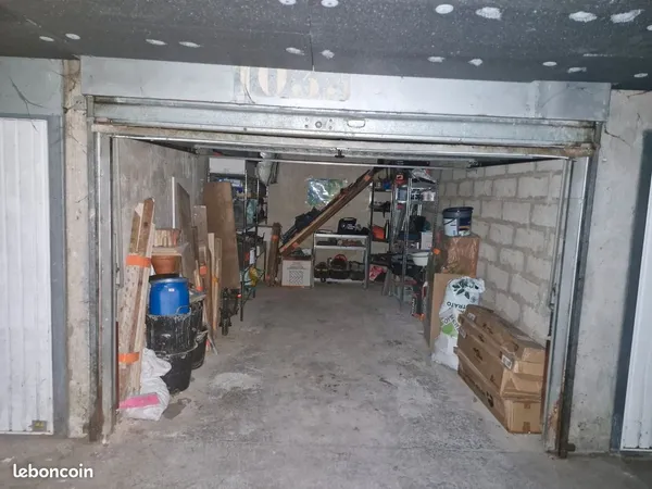 Vends Garage Ferme