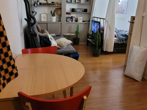 Grand studio meublé au calme
