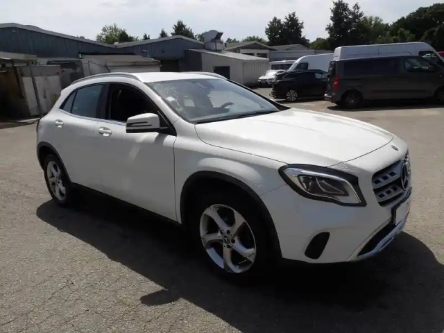 Mercedes Gla 180 d — photo 9