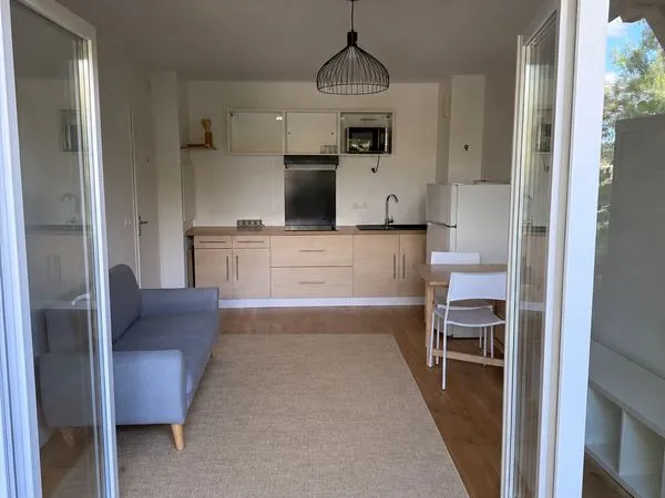 À VENDRE - T2 rénové et vendu meublé - Balcon 8 m² - Parking sécurisé - BIGANOS