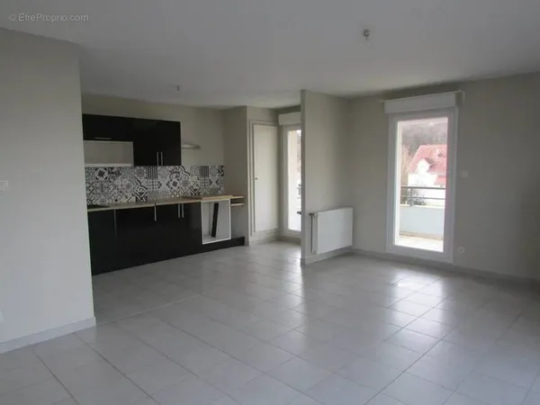 SAINTE-SUZANNE Appartement en rez de jardin