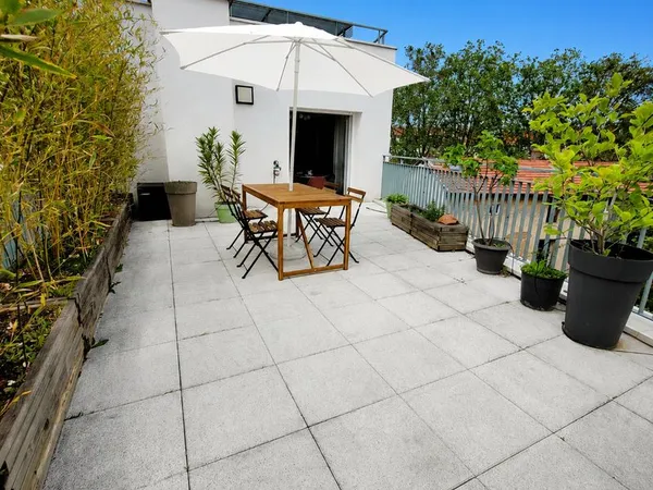 T3 Lyon 9 Valmy : Toit terrasse / Rooftop très lumineux non mitoyen
