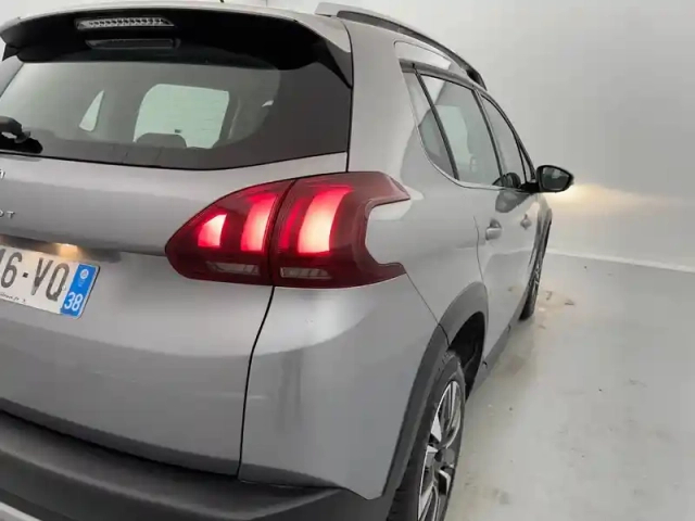 Peugeot 2008 1.2 puretech 110ch s&amp;s eat6 — photo 31