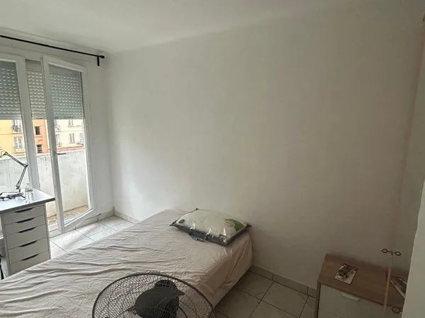 Chambre à louer dans T3