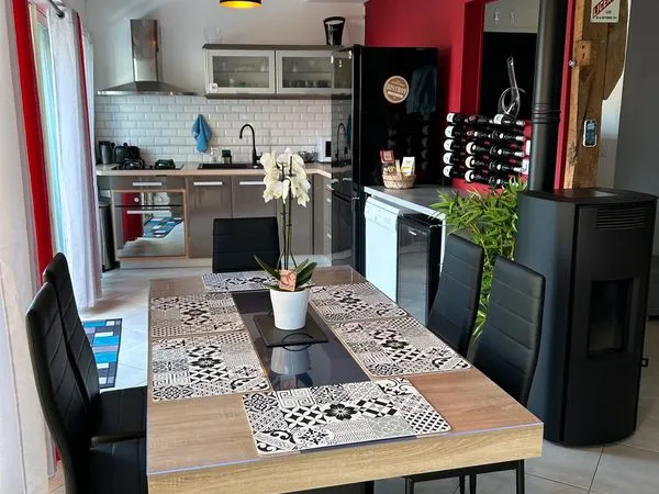 Maison meublée 70m² - 2 chambres - Centre ville - Parking privatif
