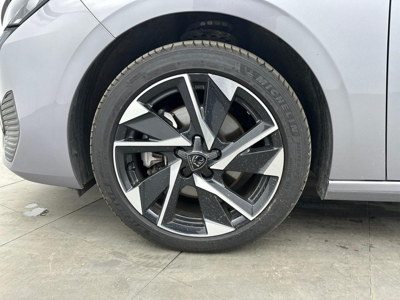 Peugeot 308 hybrid 145 e-dcs6 allure — photo 14