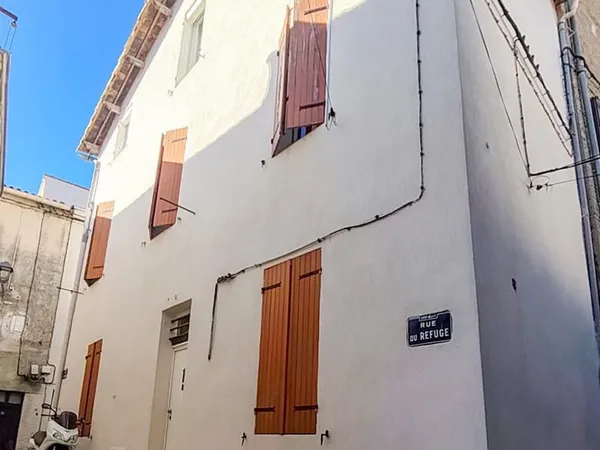 EXCLUSIVITÉ — LES CAMOINS — MAISON DE VILLAGE T5 DE 93 M² EN TRIPLEX, SANS TRAVAUX, AVEC POTENTIEL D