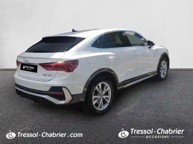 Audi Q3 sportback 35 tfsi 150 ch s tronic 7 s line — photo 28