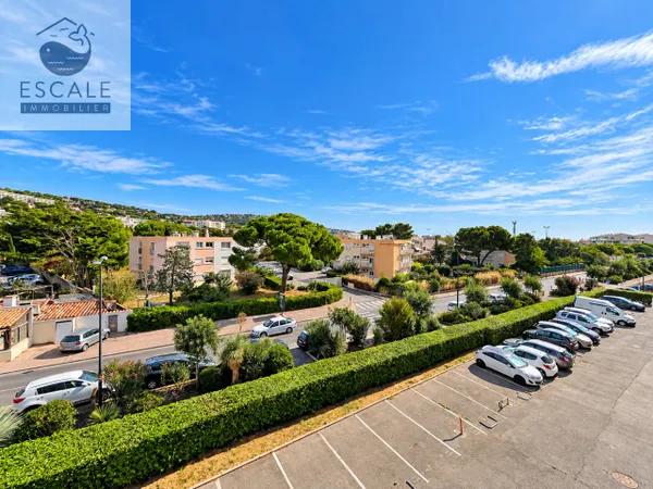 VENTE STUDIO CABINE + PARKING AUX QUILLES A SETE