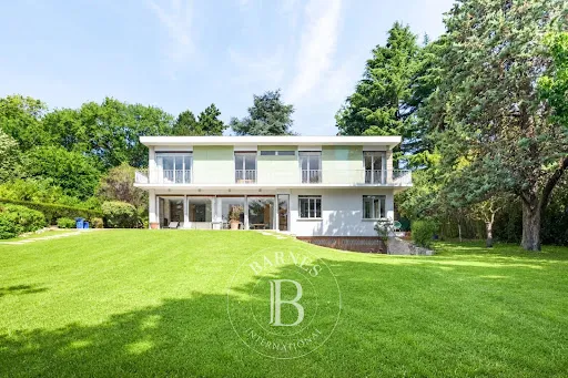Maison 7 pièces 281 m²