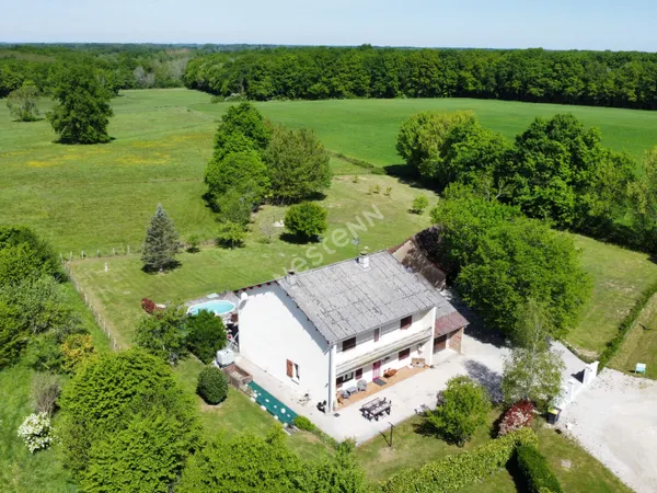 Maison rénovée 200m² à 10 min de Louhans entre Lons le Saunier et Louhans