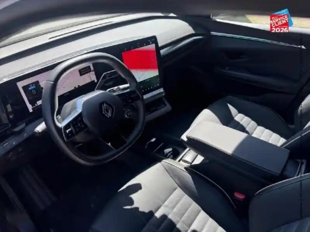 Renault Megane e-tech electric ev60 220ch iconic super charge — photo 15