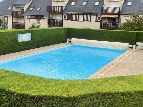 Maison 4 chambres avec jardin et terrasse, résidence avec piscine