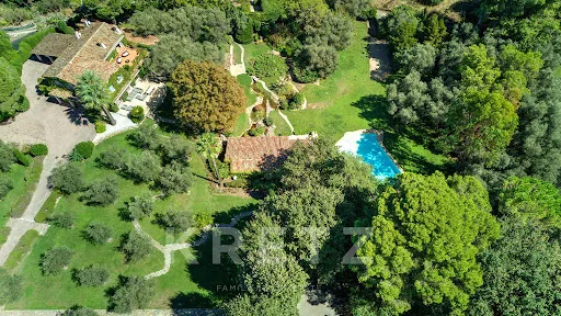 Villa 10 pièces 643 m²