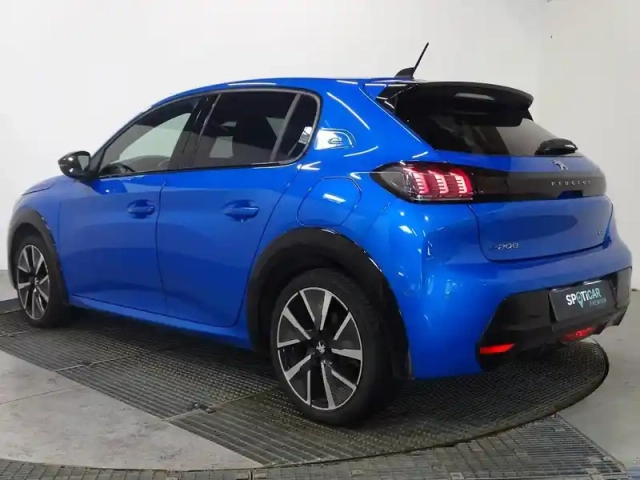 Peugeot 208 e- 136ch gt pack — photo 9
