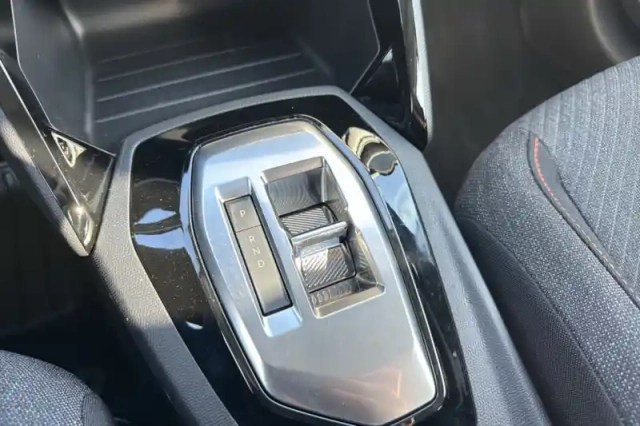Peugeot 208 hybrid 110 ch e-dcs6 — photo 43
