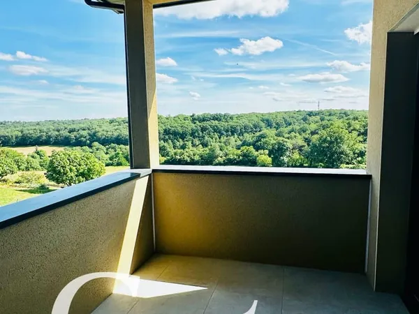 Appartement T2 de standing + TERRASSE et 2 parkings souterrains