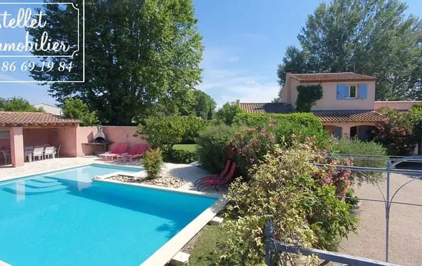 Superbe villa à Isle sur la Sorgue