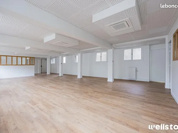 Bureau 134 m²