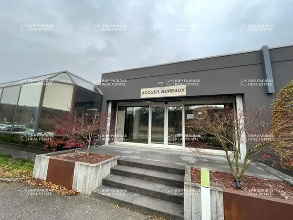 Local d'activité 1585 m²