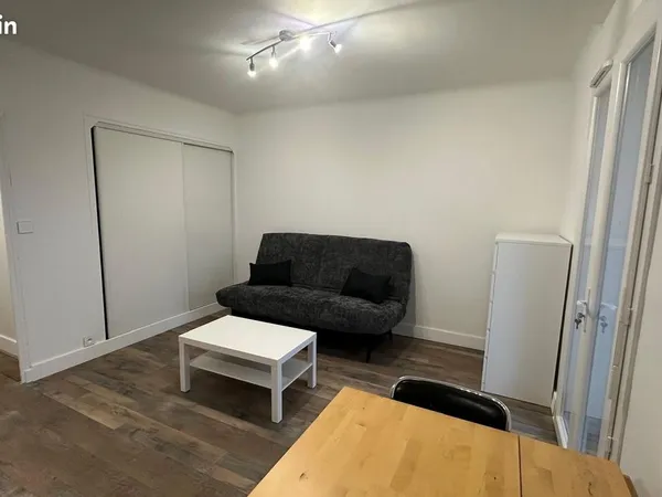 Studio meuble a proximite du lycee v.hugo