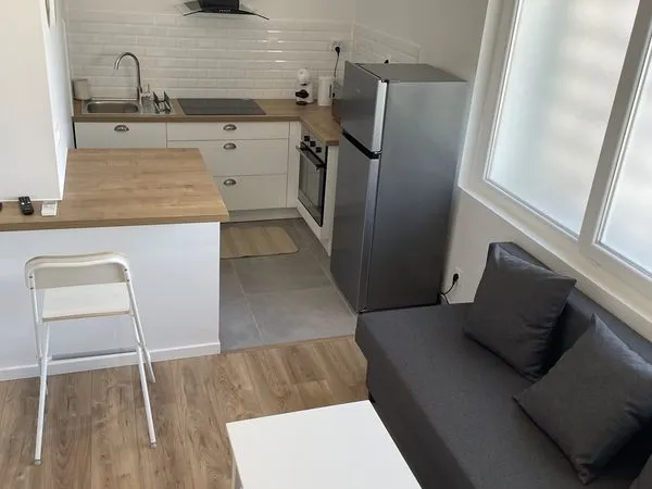Duplex meublé 47 m², 2 chambres, clim, parking - 900 charges incluses - Narbonne