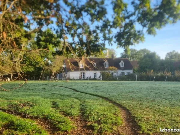 Maison nichee ds un ilot de verdure a 15 km de la mer
