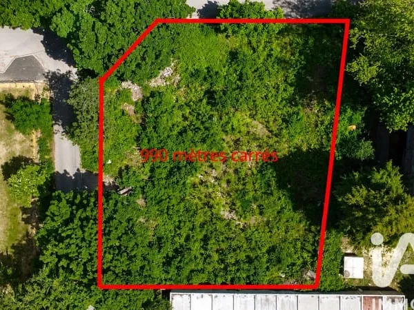 Terrain 990 m²