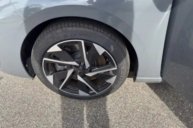 Peugeot 308 plug-in hybrid 195 ch e-dcs7 — photo 13