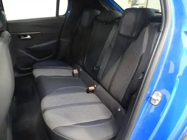 Peugeot 208 e- 136ch gt pack — photo 12