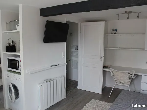 Beau studio meublé 18m² + place de parking