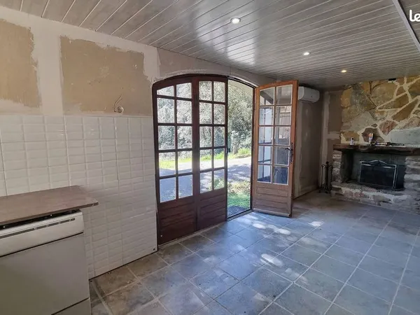 Studio de 32 m² en rez-de-chaussée - Terrasse jardinée, 2 parkings et faibles charges