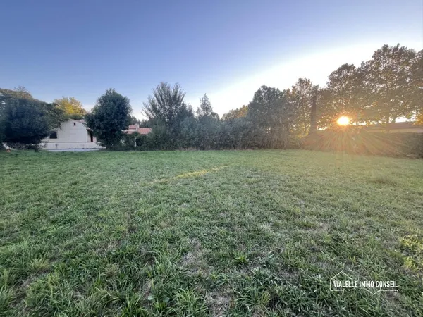 Grand terrain plat constructible, Revel, 1240m2