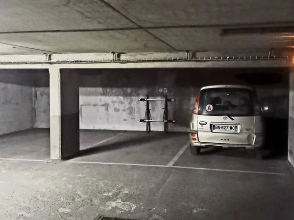 Parking 12 m²