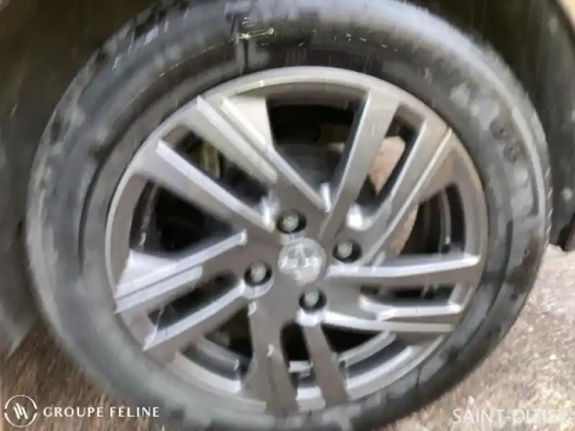 Peugeot 208 1.2 puretech 100ch s&amp;s style — photo 11