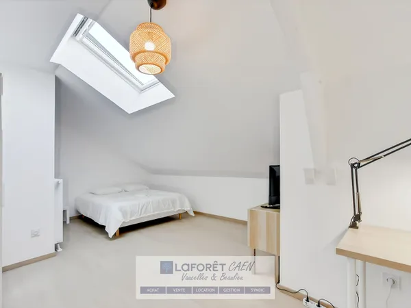 Chambre de service 1 pièce 130 m²